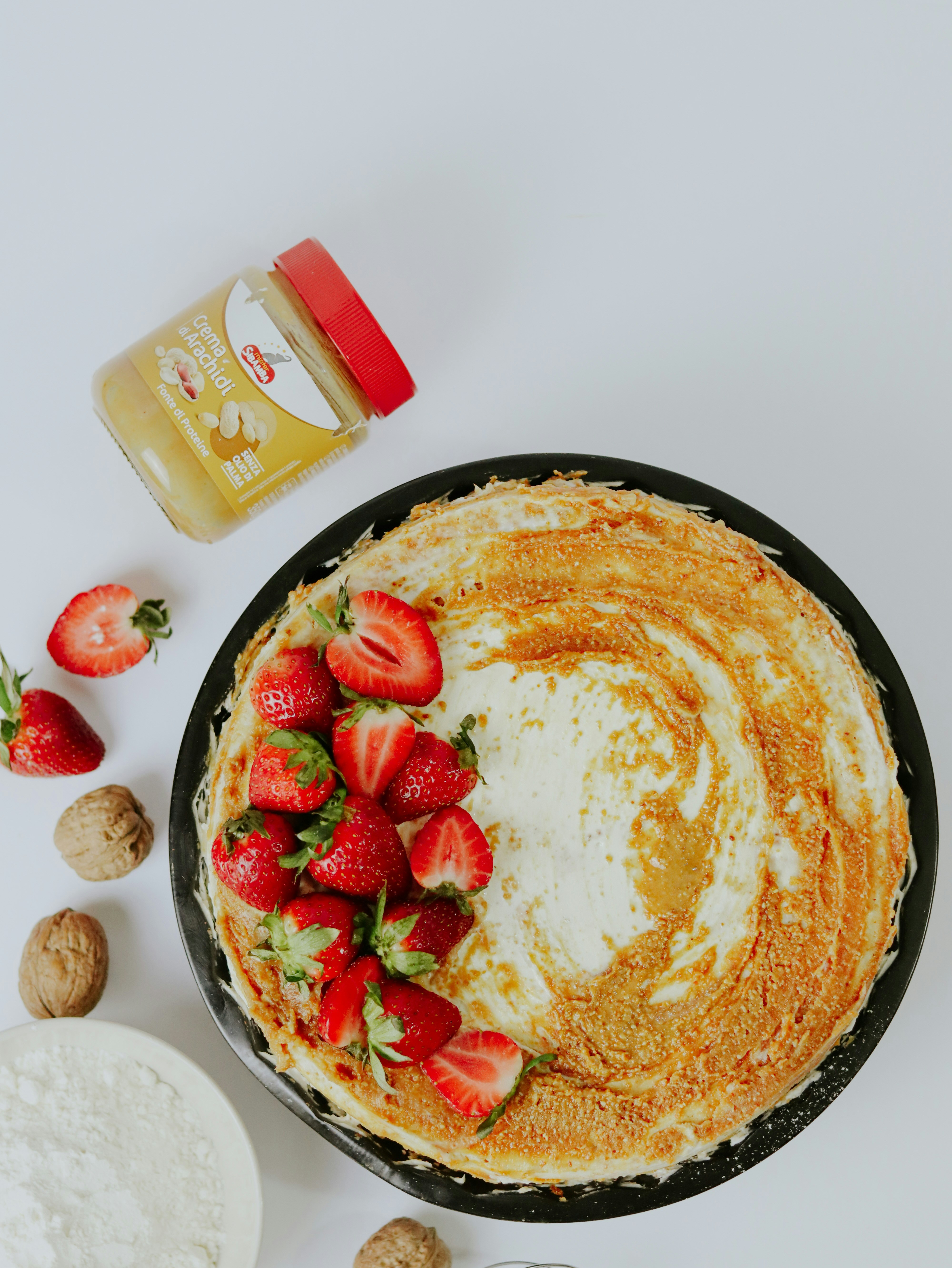 photo 1722085170119 b5651c8c7da0cropentropyampcstinysrgbampfitmaxampfmjpgampixidM3wyMDM2MjN8MHwxfHNlYXJjaHw0fHxiYWtpbmclMjBjaGVlc2VjYWtlJTIwa2l0Y2hlbnxlbnwwfHx8fDE3MzI0NzM1NDd8MAampixlibrb 4.0